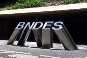Ministério de Portos e Aeroportos e BNDES assinam liberação de R$ 4 bi do Fnac para aéreas