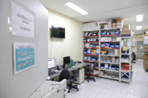 Reformas transformam a farmácia do Hospital Regional de Samambaia e melhoram a qualidade do atendimento.