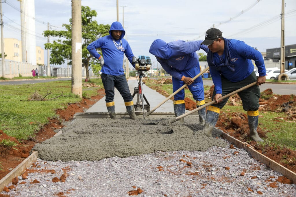 Novas calçadas ampliam mobilidade no Riacho Fundo II