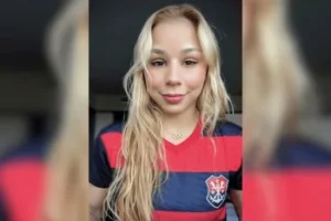 Flávia Saraiva posta foto com camisa do Flamengo após título; confira