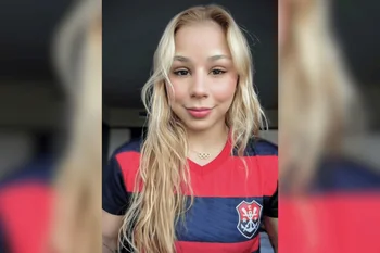 Flávia Saraiva posta foto com camisa do Flamengo após título; confira