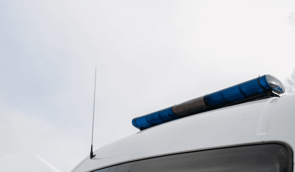 Corpo de piloto do avião que caiu em Copacabana é resgatado