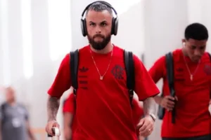 Home 18 Com jogadores da base e Michael, Flamengo divulga escalação. Confira