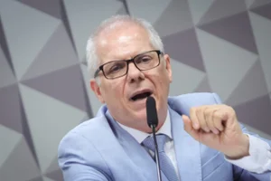 Ex-presidente do INSS vai ser transferido para sala na Papudinha