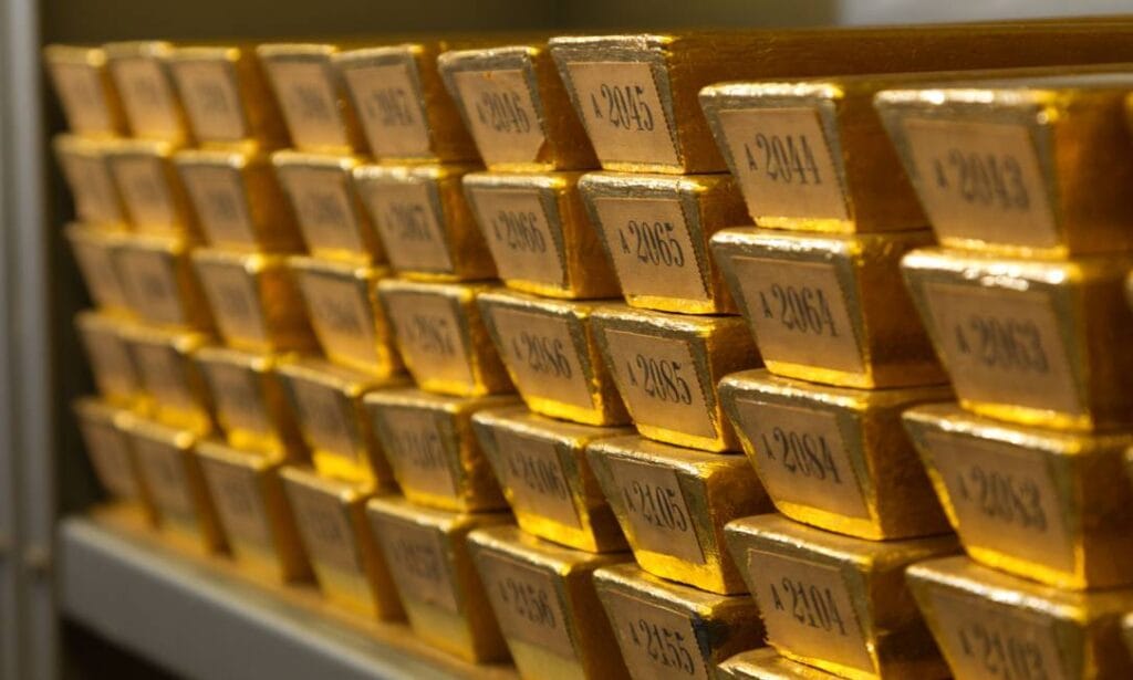 Ouro e prata estendem rali e fecham em alta firme; platina e paládio saltam cerca de 10%