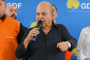 Ibaneis sanciona lei de uso e ocupação do solo em Ceilândia