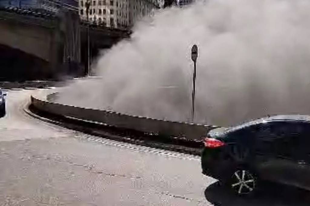 Incêndio em caminhão interdita túnel do Anhangabaú, no centro de SP