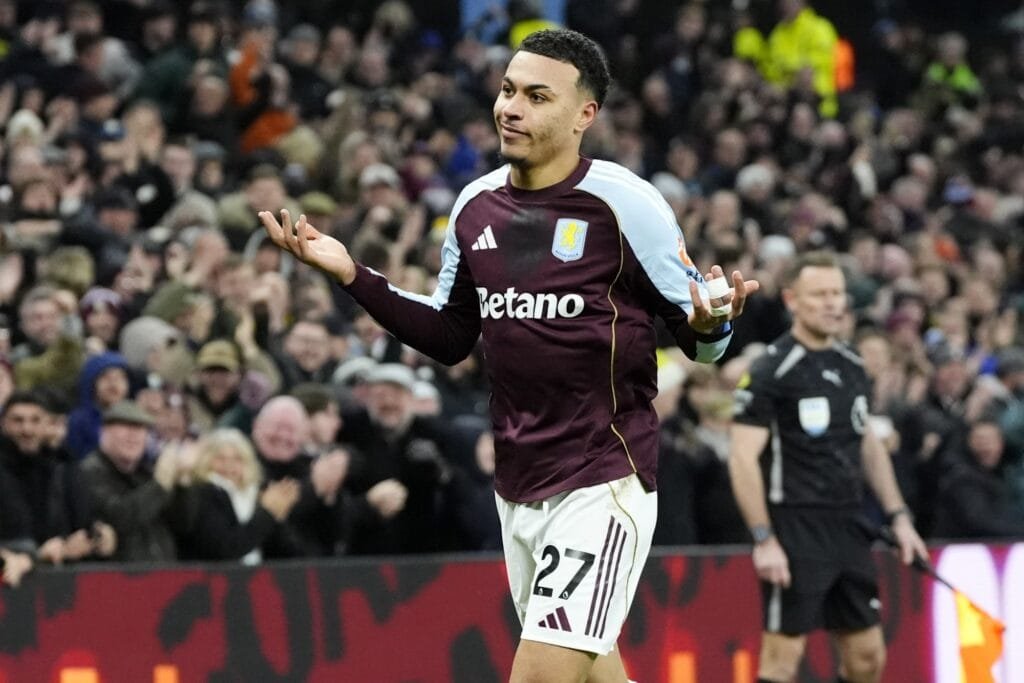 Em casa, Aston Villa derrota Manchester United pela Premier League