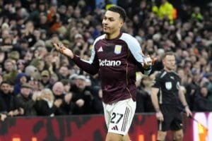 Em casa, Aston Villa derrota Manchester United pela Premier League