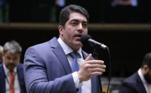 Otto Alencar Filho renuncia ao mandato de deputado federal e Câmara convoca Charles Fernandes
