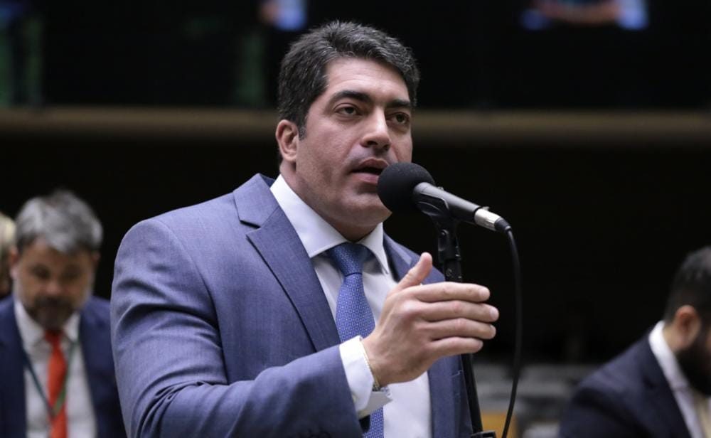 Otto Alencar Filho renuncia ao mandato de deputado federal e Câmara convoca Charles Fernandes