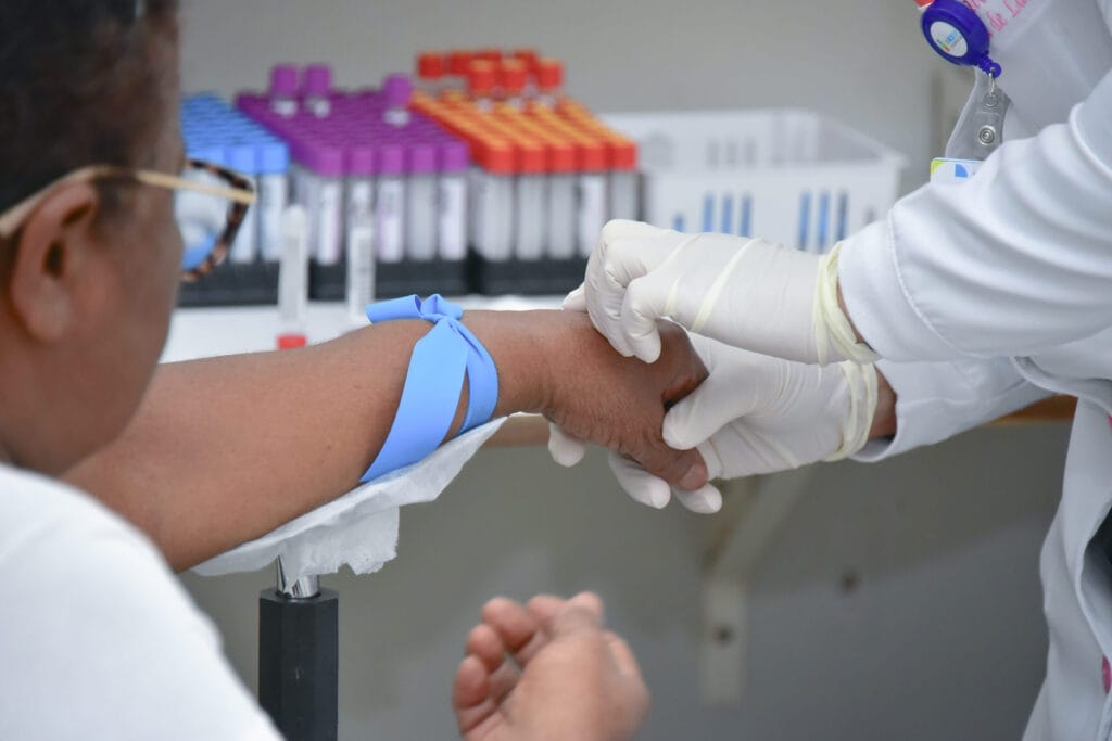 Hospital de Base mantém excelência em laboratório clínico