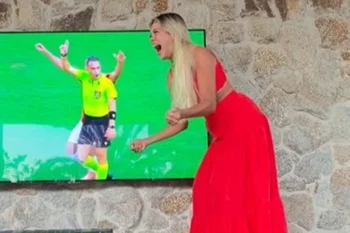 Renata Fan viraliza ao comemorar permanência do Inter na Série A