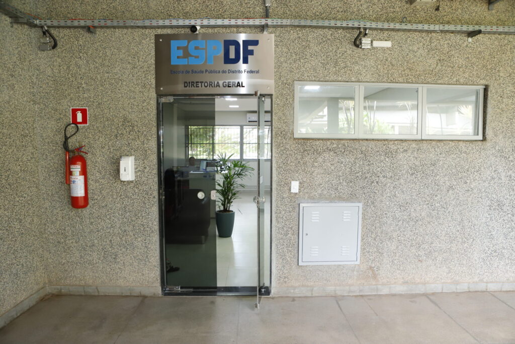 Escola de Saúde Pública do DF recebe apoio federal para ampliar cursos e residências