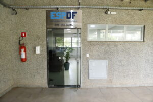 Escola de Saúde Pública do DF recebe apoio federal para ampliar cursos e residências