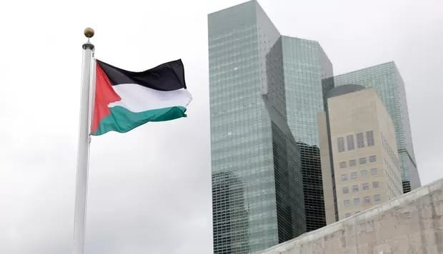 Três palestinos são presos sob suspeita de incendiar árvore de Natal na Cisjordânia