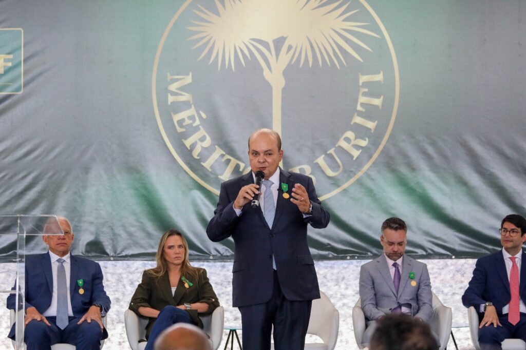 GDF homenageia 356 pessoas com a Medalha do Mérito Buriti