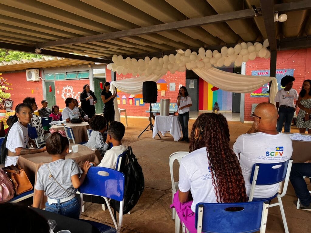 Cecon Gama Sul promove reencontro de gerações com jovens do Incentiva DF