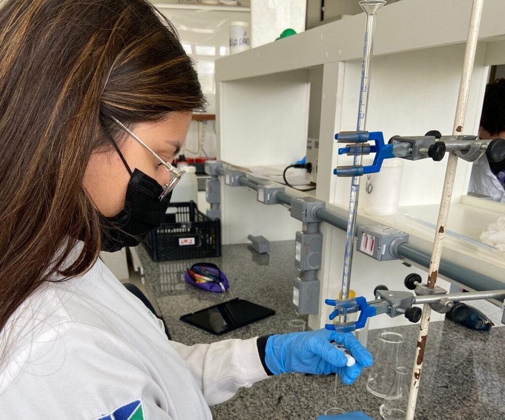 Pesquisa investiga moléculas de vespa para autismo