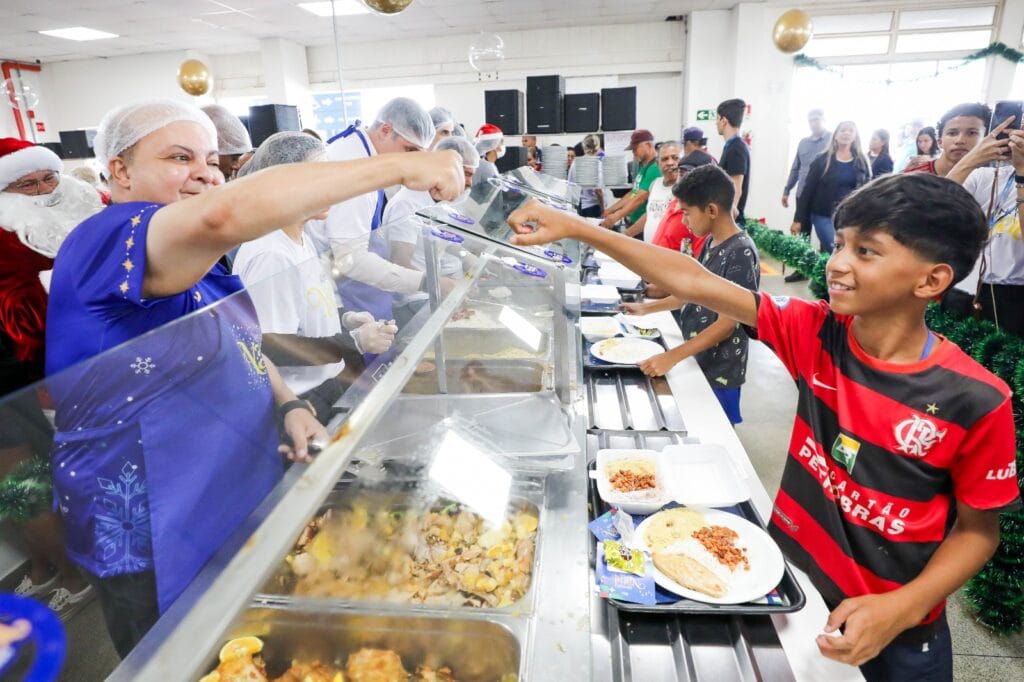 Ibaneis celebra Natal em restaurante comunitário