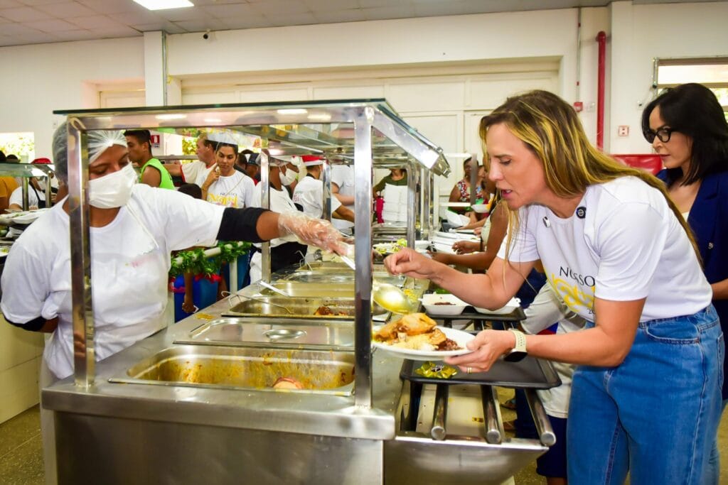 Almoço de Natal no Restaurante Comunitário de Samambaia