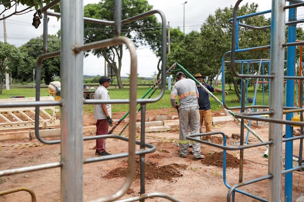 Reforma da Praça Central de Santa Maria segue em andamento