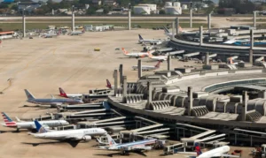 Conta de viagens internacionais teve déficit de US$ 1,199 bi em novembro, diz BC