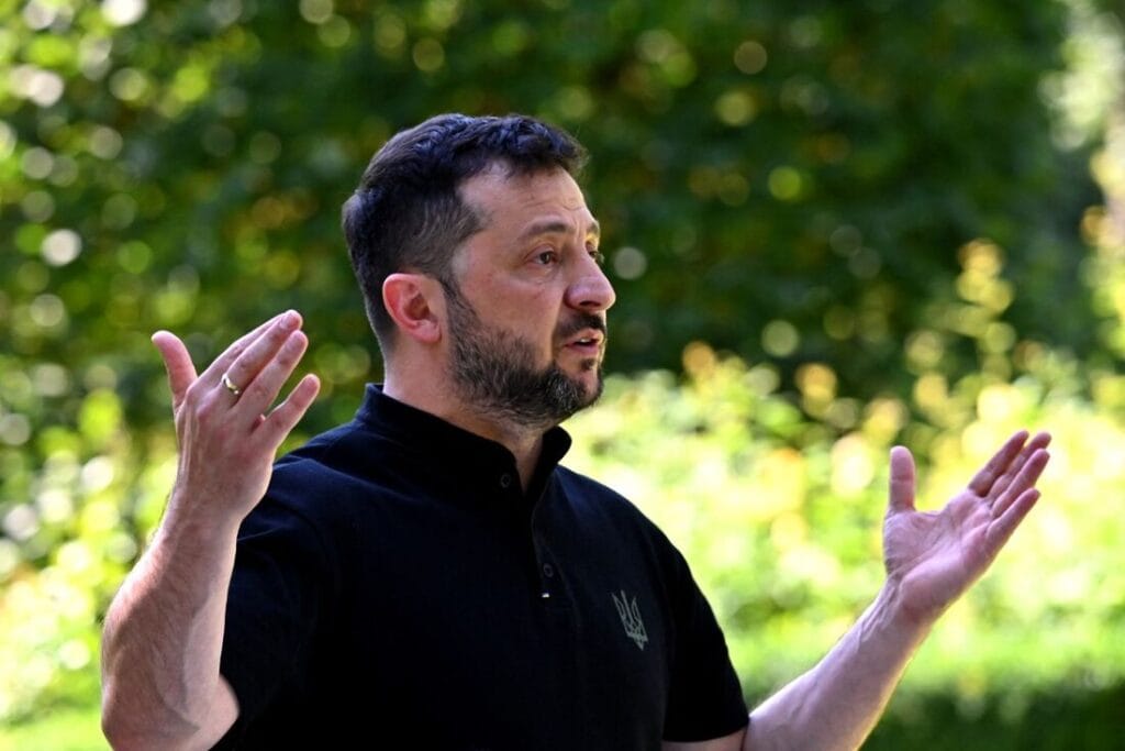 Zelensky se diz aberto a zona desmilitarizada como parte de acordo de paz, se a Rússia recuar