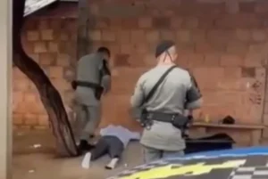 Caseiro agride casal de patrões com barra de ferro e incendeia casa