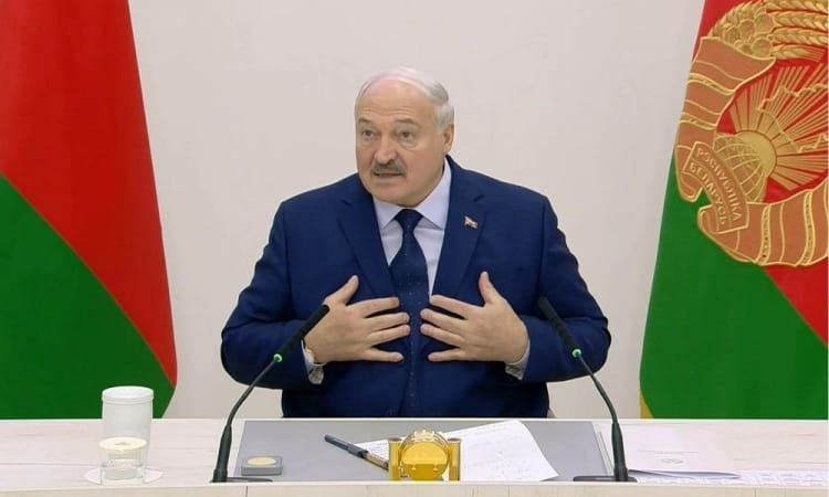 Ditador da Belarus anuncia ter recebido supermíssil de Putin