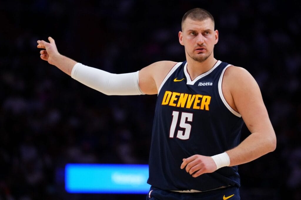 Jokic sofre lesão e vira dúvida dos Nuggets para a temporada