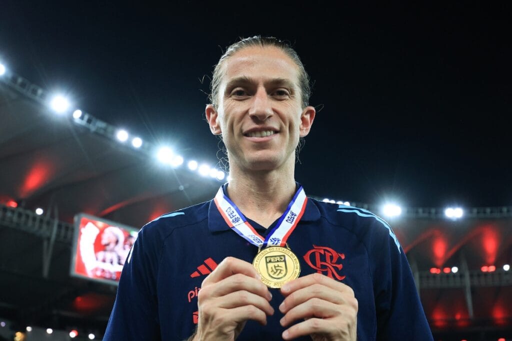 Imprensa internacional exalta renovação de Filipe Luís com o Flamengo