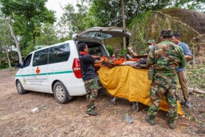 Camboja e Tailândia negociam cessar-fogo em meio a ataques mútuos e pressão dos EUA