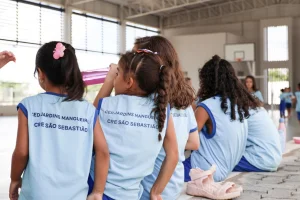 Cartão Uniforme Escolar começa a ser entregue este mês. Veja datas.