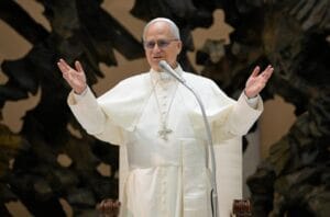 Em 1º sermão de Natal, papa lamenta condições dos palestinos em Gaza