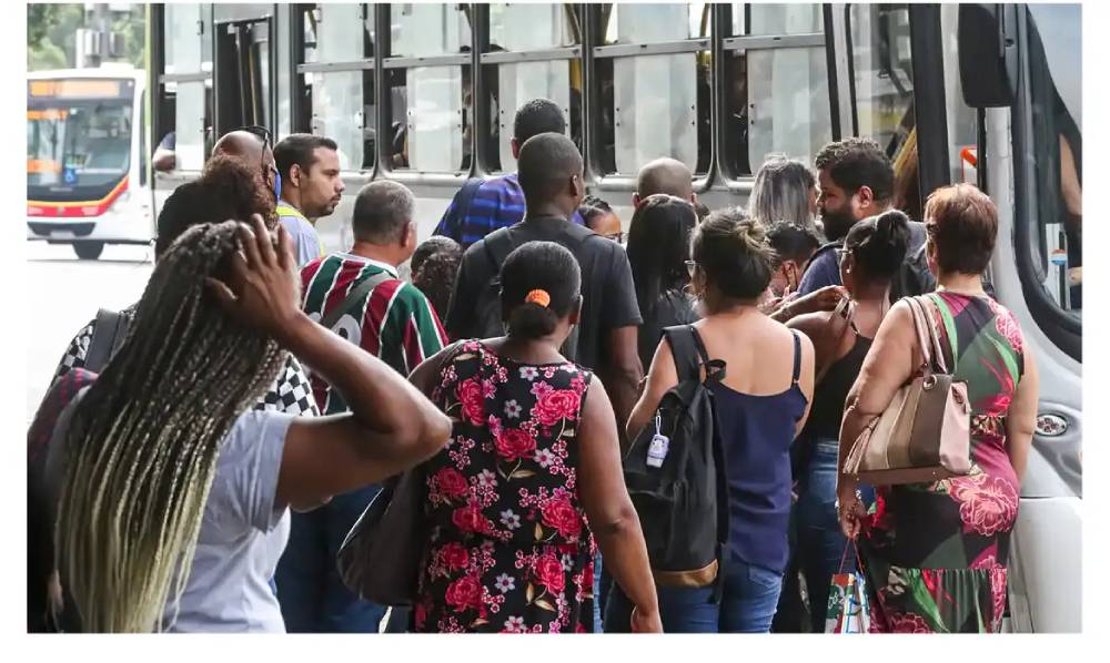 Desemprego cai a 5,2% até novembro e renova mínima da série histórica