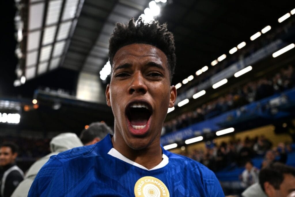 Estêvão é exaltado pelo Chelsea em postagem: "História sendo escrita"