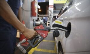 Ticket Log: etanol dispara 2,25% e gasolina sobe 0,16% em dezembro ante novembro