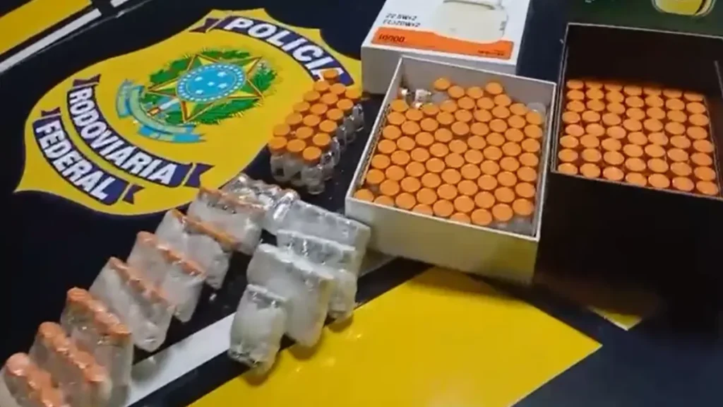 PRF apreende anabolizantes e medicamentos para emagrecer em travesseiro na BR-153