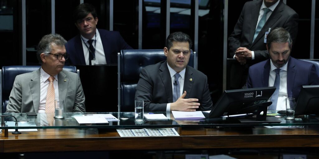 Após decisão de Mendes, Alcolumbre fala em votar PEC do Marco Temporal de forma mais clara e impactante