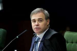 CPMI do INSS busca reunião com Mendonça para discutir habeas corpus a investigados