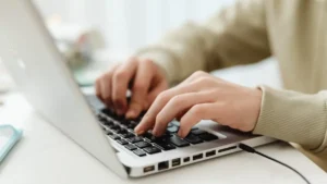 Cachoeira de Goiás lança concurso com salários de até R$ 19 mil