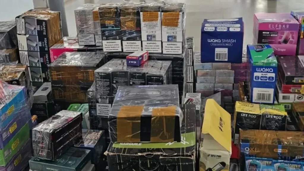 Cigarros eletrônicos são apreendidos em camelódromo de Campinas