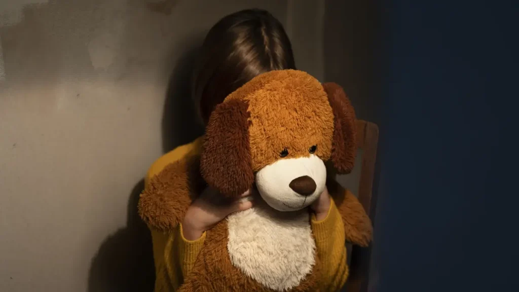 Juiz condena pai por arrastar filha em Goiânia