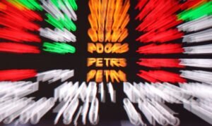 Bolsa cai 4,31% em dia tenso e reverte início positivo de mês