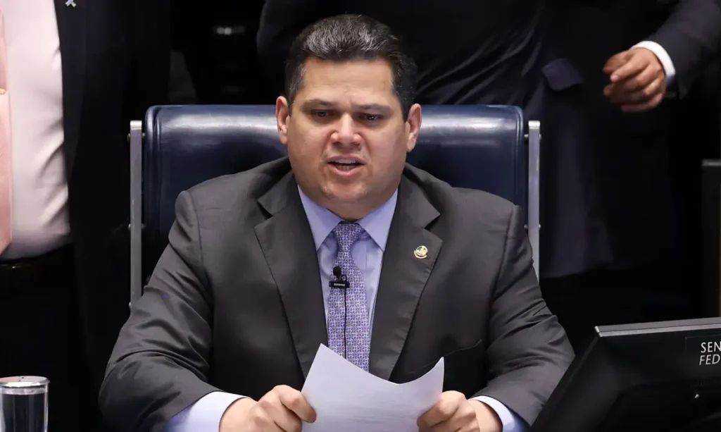 Alcolumbre cancela sabatina de Jorge Messias ao STF