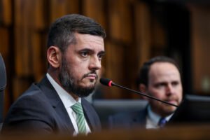 Alexandre de Moraes determina medidas cautelares para Rodrigo Bacellar