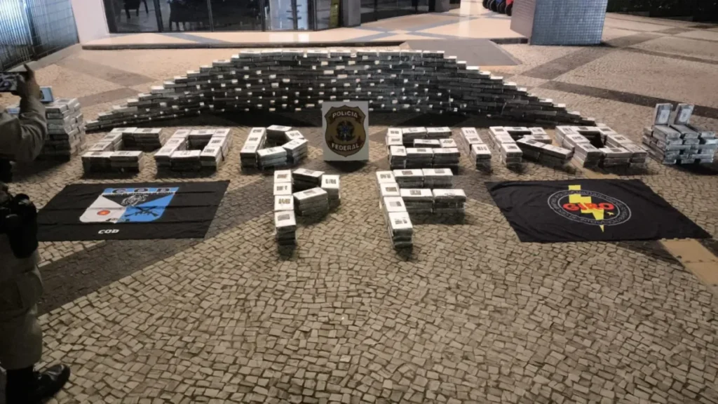 Correio de Santa Maria - PM apreende caminhão carregado com cocaína avaliada em R$ 37 milhões, em Goiás