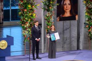 Filha de Maria Corina Machado Recebe Nobel da Paz Após Fuga da Venezuela