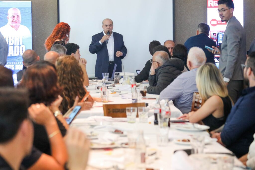 Governador destaca avanços em infraestrutura de Vicente Pires em encontro com empresários